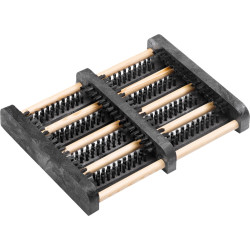 Čierna drevená kefa na čistenie topánok