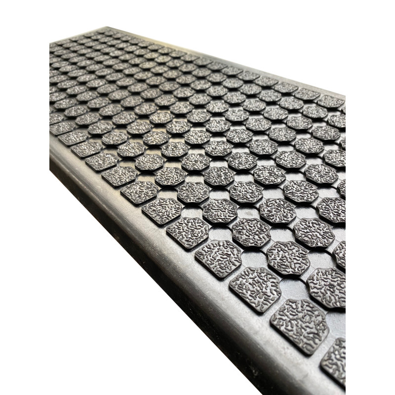 Gumová rohož na schody Octagon s lepiacimi prúžkami