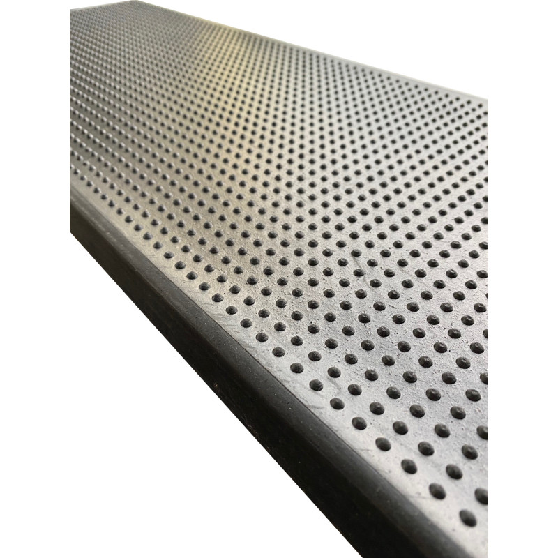 Gumová schodová rohož s lepiacimi prúžkami