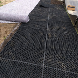 Pripojenie konektora k gumovej podložke