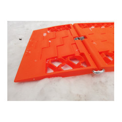 Vyslobodzovacie pásy pod kola auta