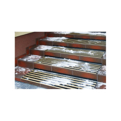 HLINÍKOVÁ PROTIŠMYKOVÁ ROHOŽ NA SCHODY