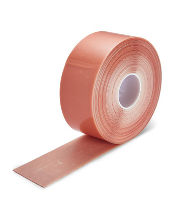 Extra odolná fotoluminiscenčná značkovacia páska s nájazdovou hranou 100 mm x 30 m