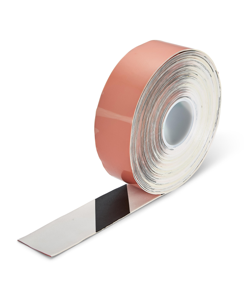 Extra odolná značkovacia páska s nájazdovou hranou 75 mm x 30 m, čiernobiela