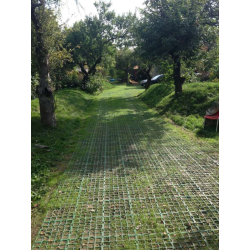 Zatrávňovacia plastová dlažba
