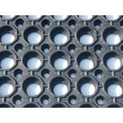 Protiúnavová rohož s otvormi 75% nitril 60 x 90 cm