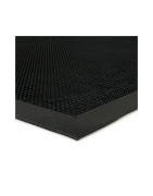 Gumové vstupné rohože s kefou na odstraňovanie malých čiastočiek nečistôt.