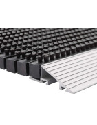 Vysokokvalitné vstupné rohože s kefou s dlhou životnosťou a reprezentatívnym vzhľadom pre všetky vstupné priestory.